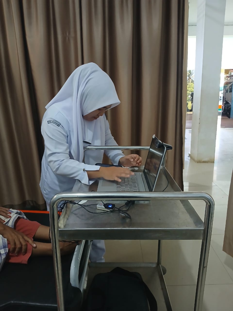 Petugas Admisi RSUD Tapan Pastikan Akurasi Data Pasien Melalui Sistem Rekam Medis Elektronik