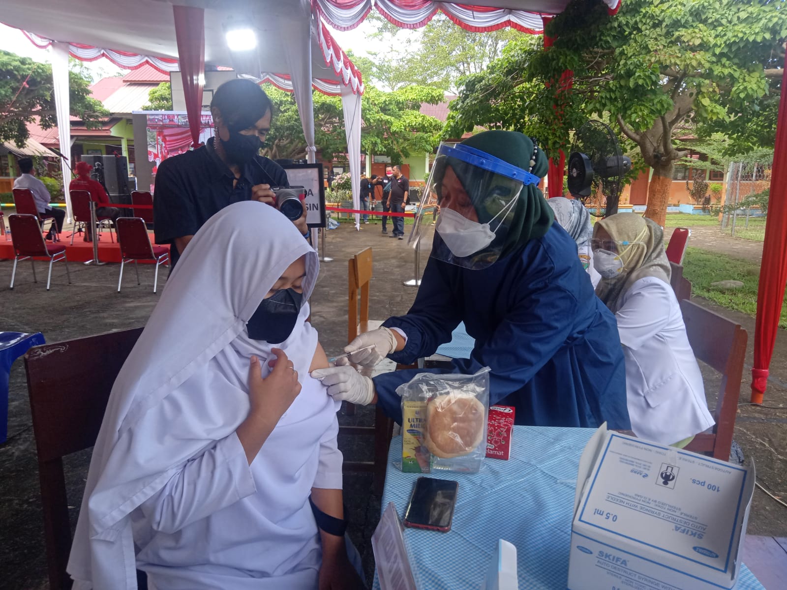  Sebanyak 179 Pelajar SMA Negeri 1 Linggo Sari Baganti Jalani Vaksin Covid-19