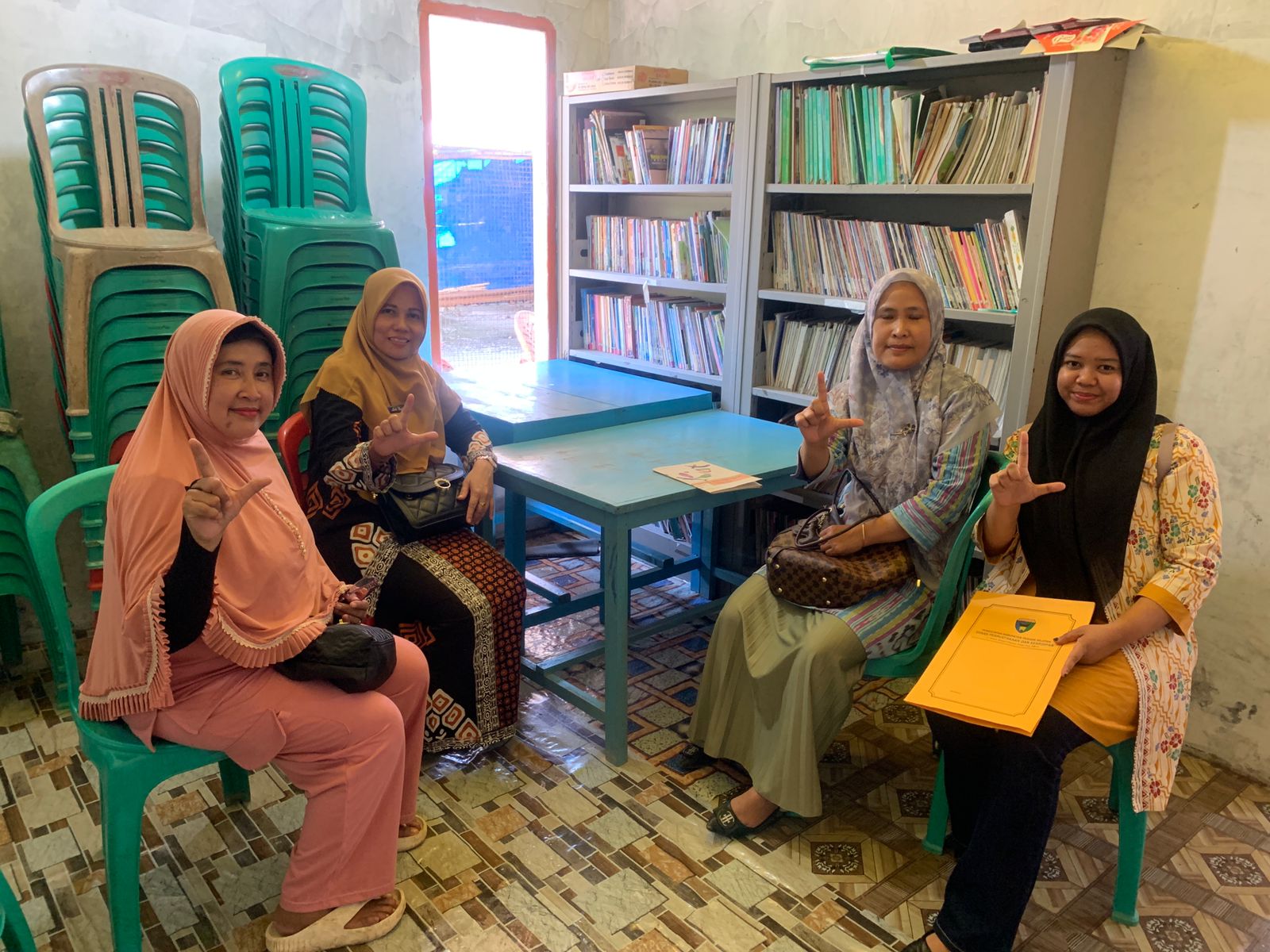 Dinas Perpustakaan Pessel Melakukan Pembinaan dan Monitoring di TBM Dwi Lestari Collage