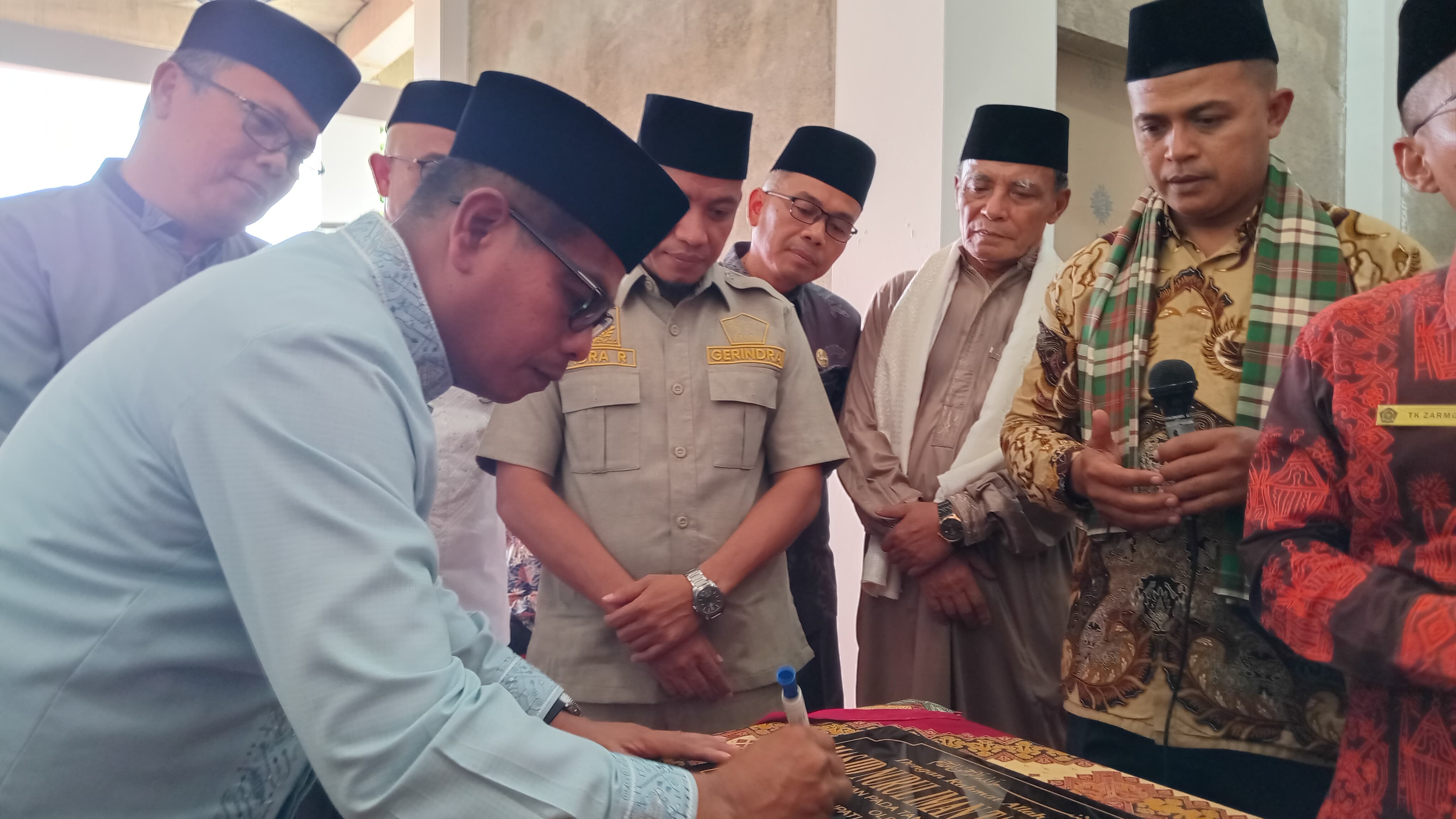 Wabup Risnaldi Resmikan Masjid di Tarusan, Dorong Masjid Jadi Pusat Iman dan Pendidikan Generasi