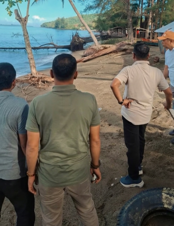 Wabup Pesisir Selatan Tinjau Abrasi Pantai Sago, Pemkab Siapkan Penanganan Darurat dan Jangka Panjang