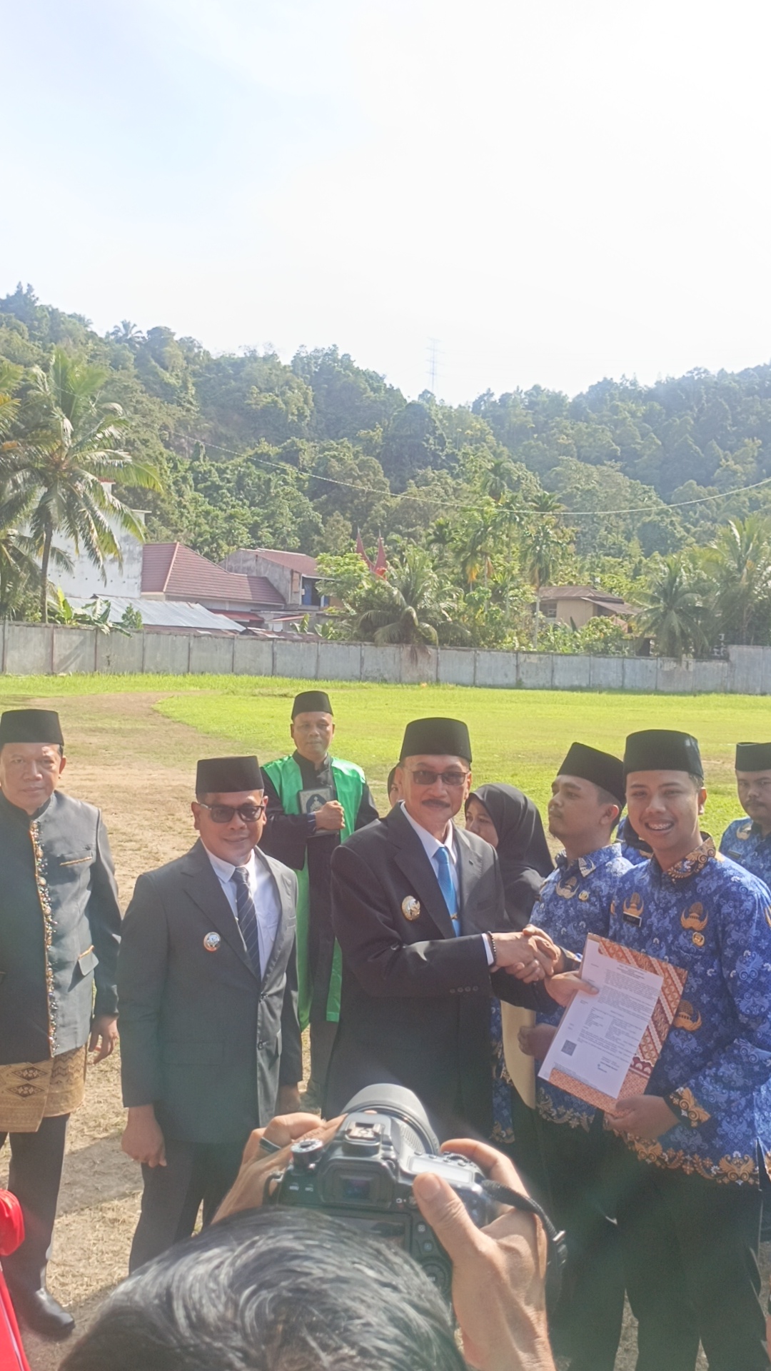 Serahkan SK 42 PNS Baru, Hendrajoni: Kita Cari ASN Terbaik untuk Bangun Pessel