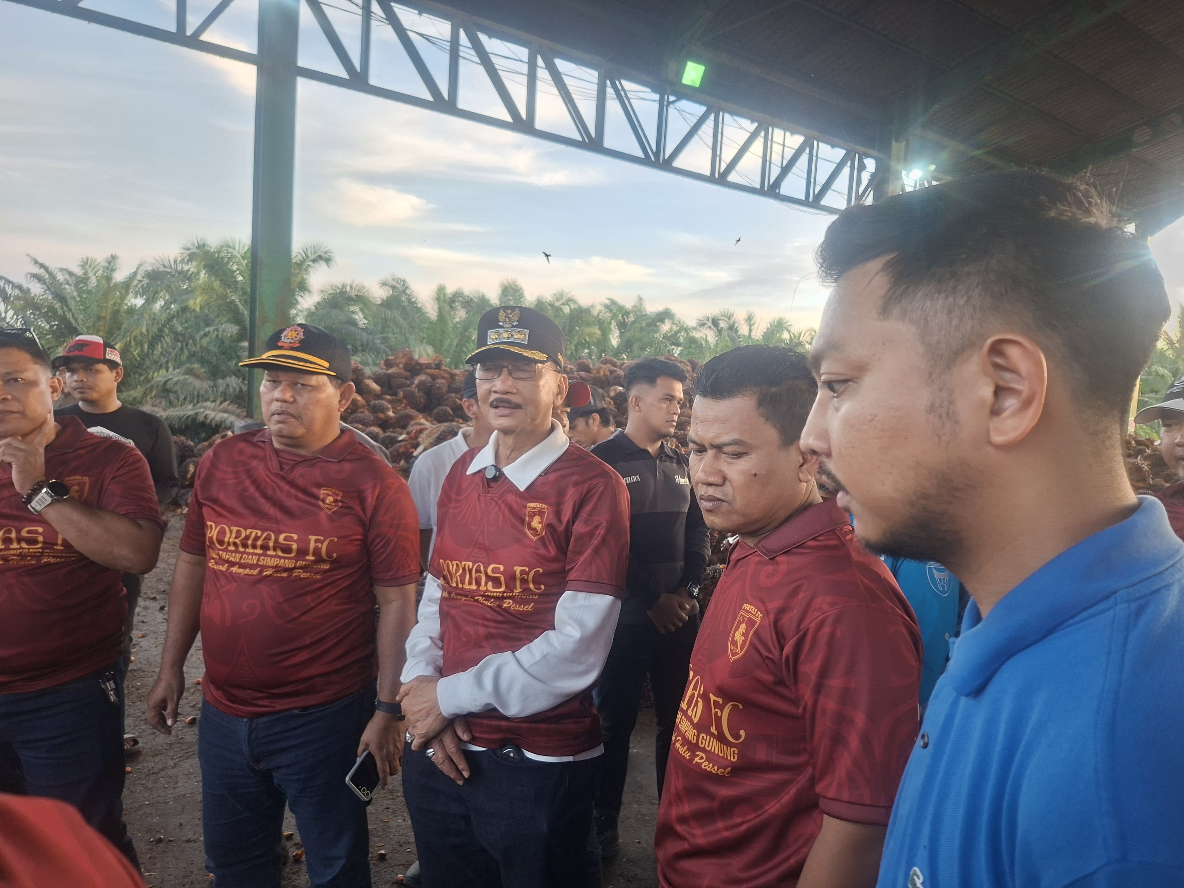 Bupati Pessel Turun ke PKS, Pastikan Harga TBS Sawit Petani Sesuai Ketentuan