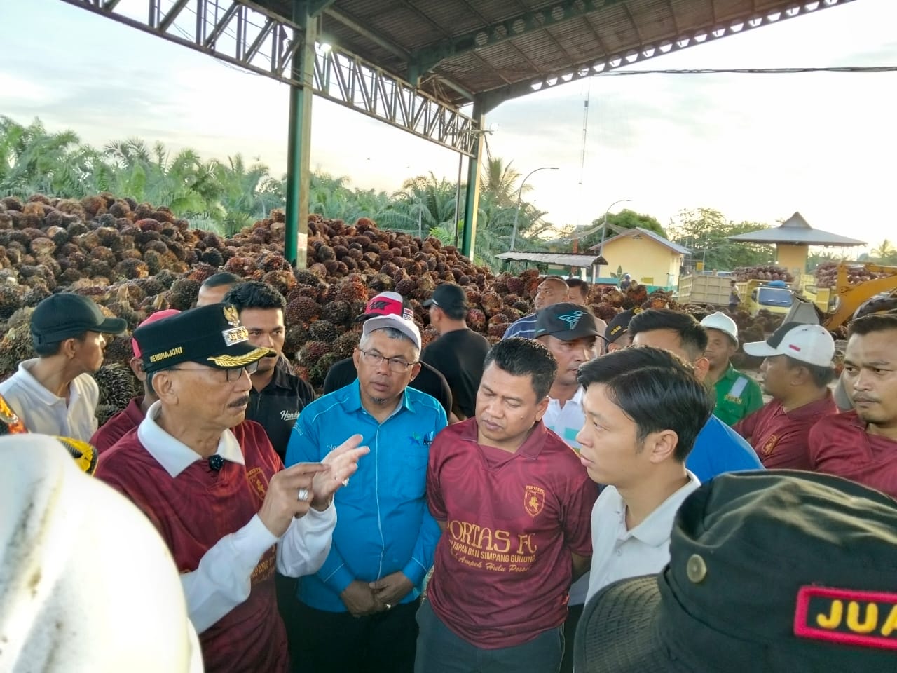 Bupati Hendrajoni Sidak Pabrik Sawit di Tapan, Harga Sawit di Pessel Tak Boleh Turun