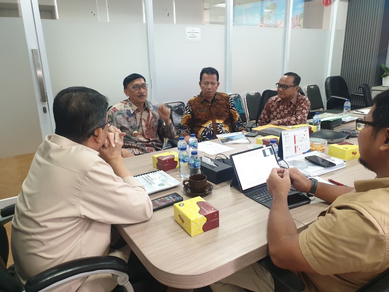 Sukses Lobi Dirjen, Bupati Hendrajoni Tambah Kuota Bedah Rumah Pessel Jadi 500 Unit