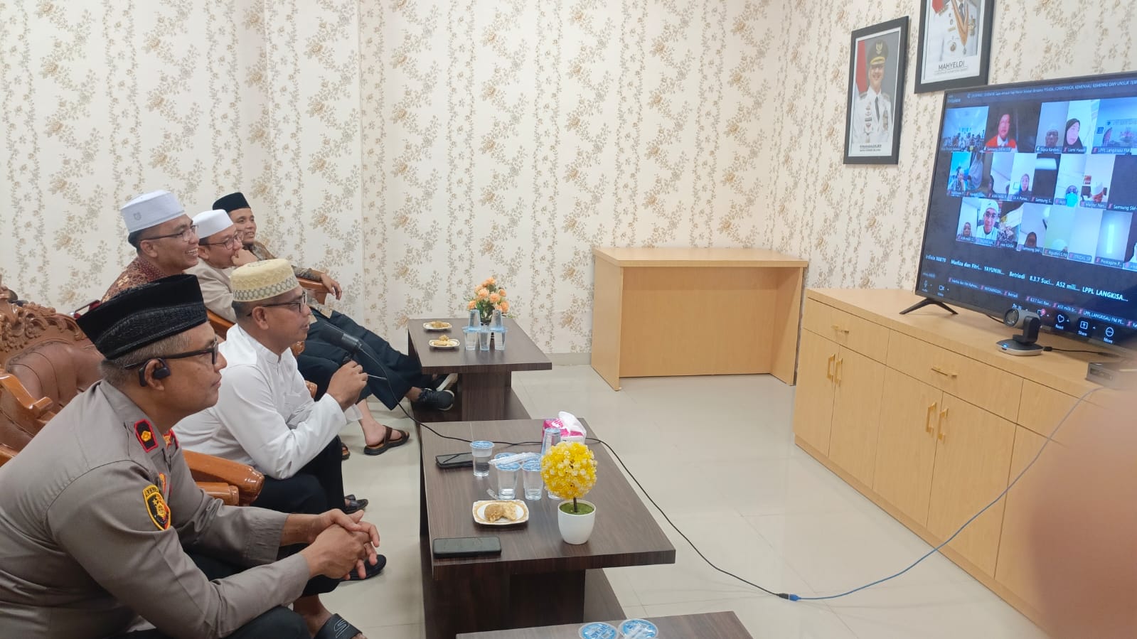 Bupati dan Wabup Pessel Sapa Jamaah Haji di Tanah Suci, Doakan Pulang Sehat dan Menjadi Haji Mabrur