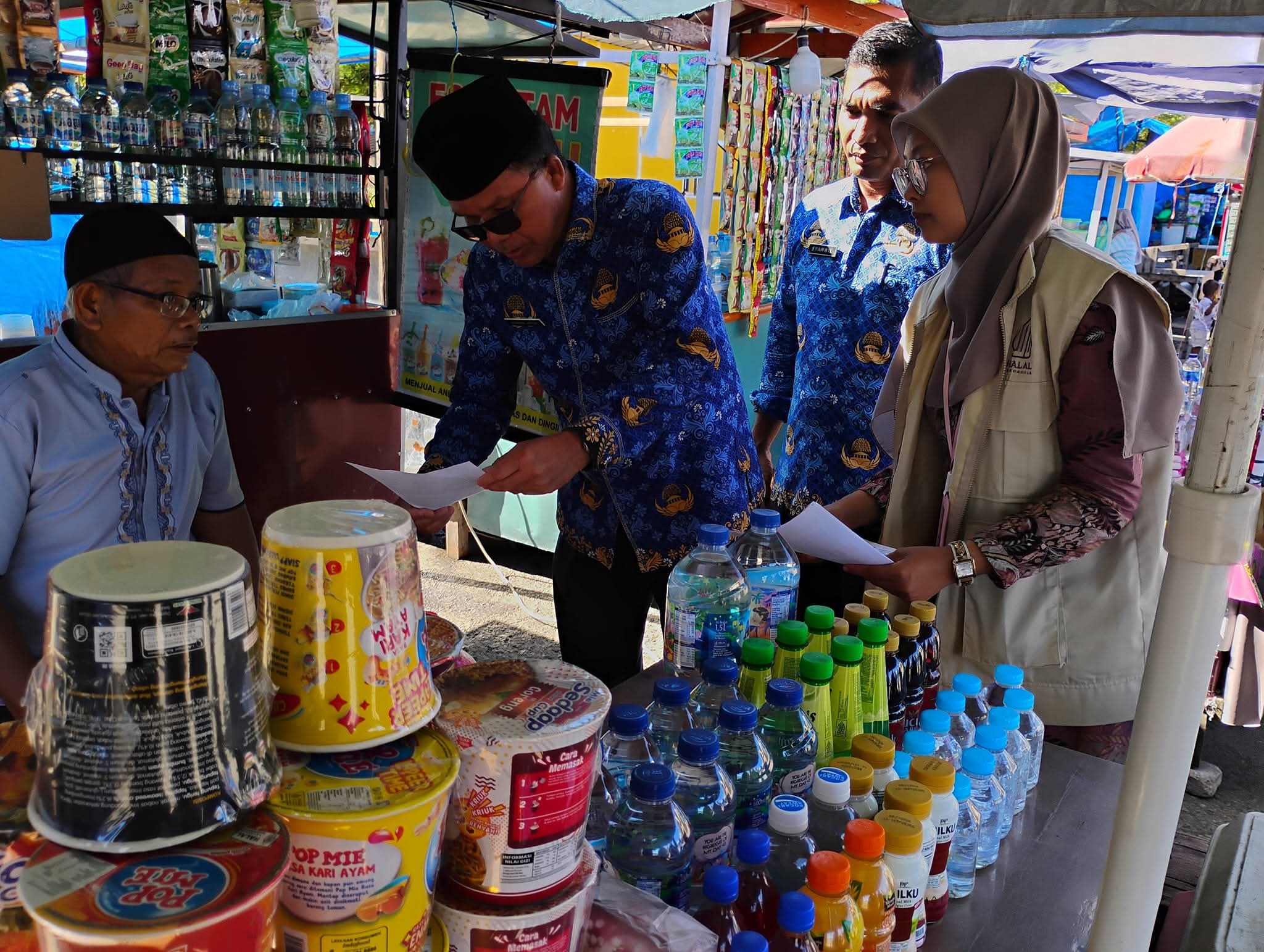 Pemkab Pesisir Selatan Sosialisasikan Sertifikasi Halal di Pantai Carocok Painan