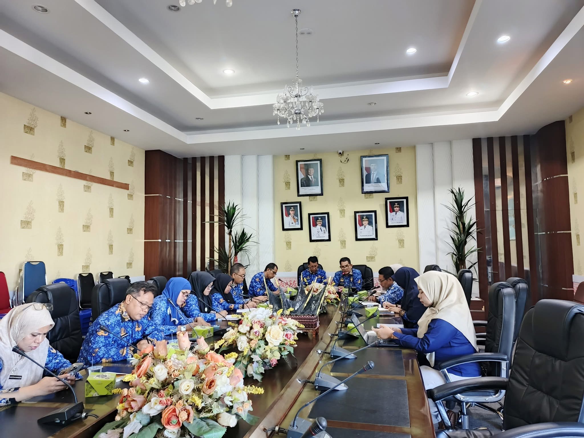 Bahas Data Penerima Manfaat JKN, Kepala Dinkes Pessel Hadiri Rapat Lintas Sektor di Setda