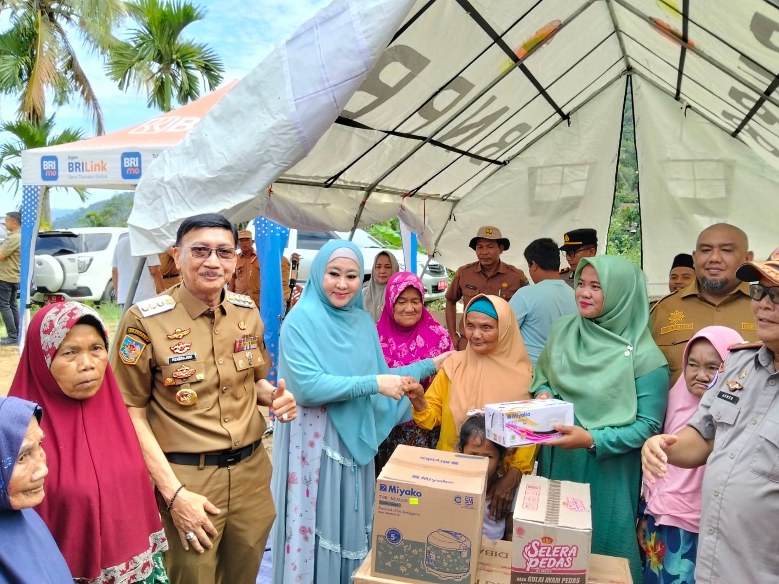 Hendrajoni Temui Penghuni Huntara Bayang Utara, Janjikan 85 Hunian Tetap Segera Dibangun