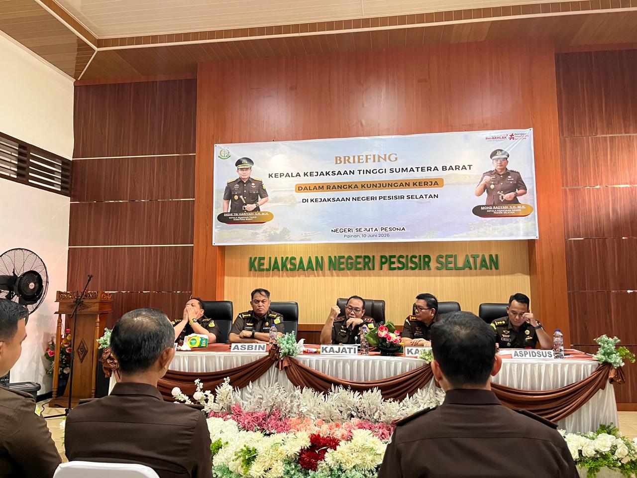 Kajati Sumbar Tinjau Kejari Pesisir Selatan, Tekankan Integritas dan Kinerja Seluruh Bidang