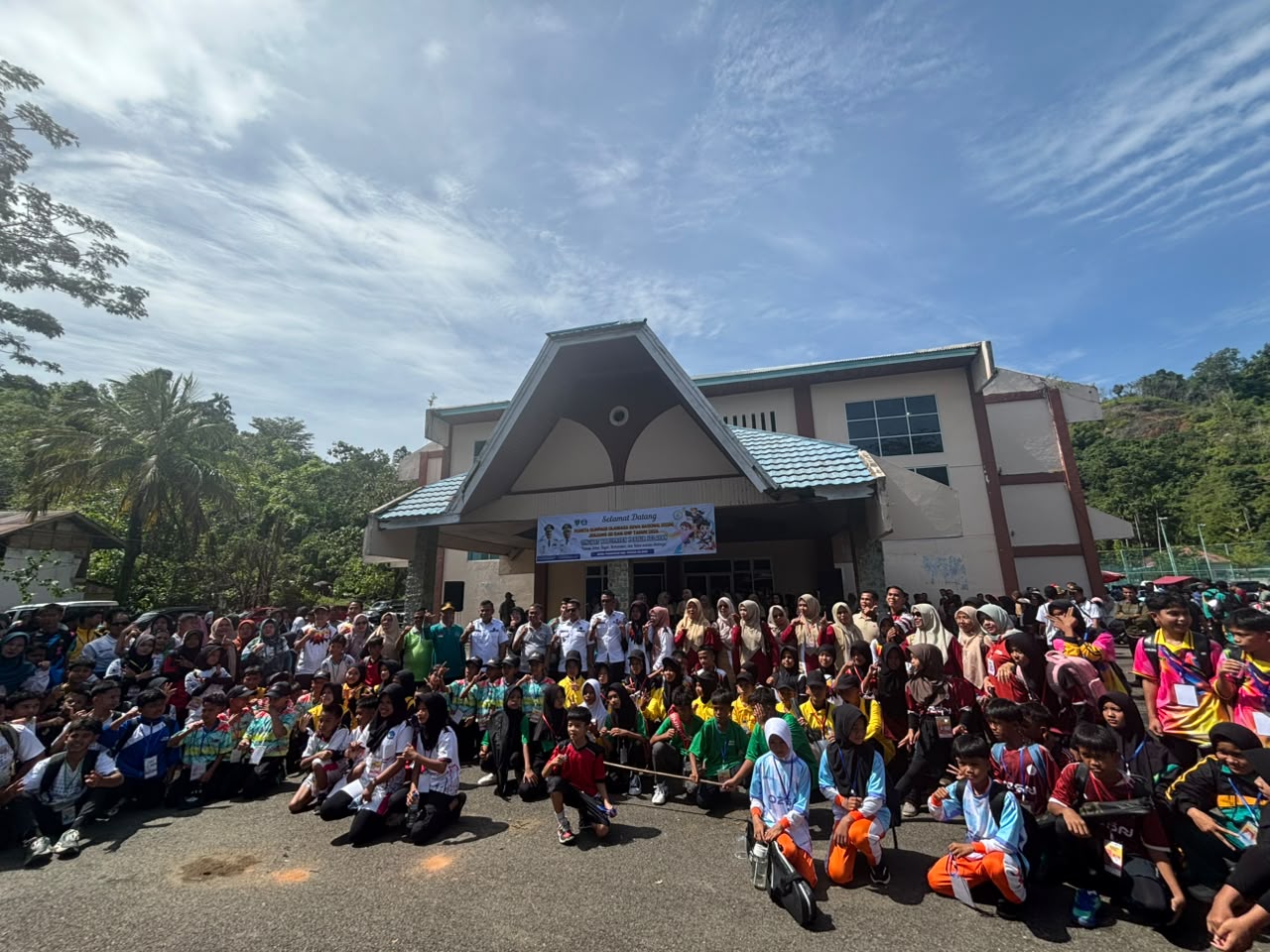 Wakil Bupati Pesisir Selatan Buka O2SN SMP Tingkat Kabupaten di GOR Zeni Zen Painan