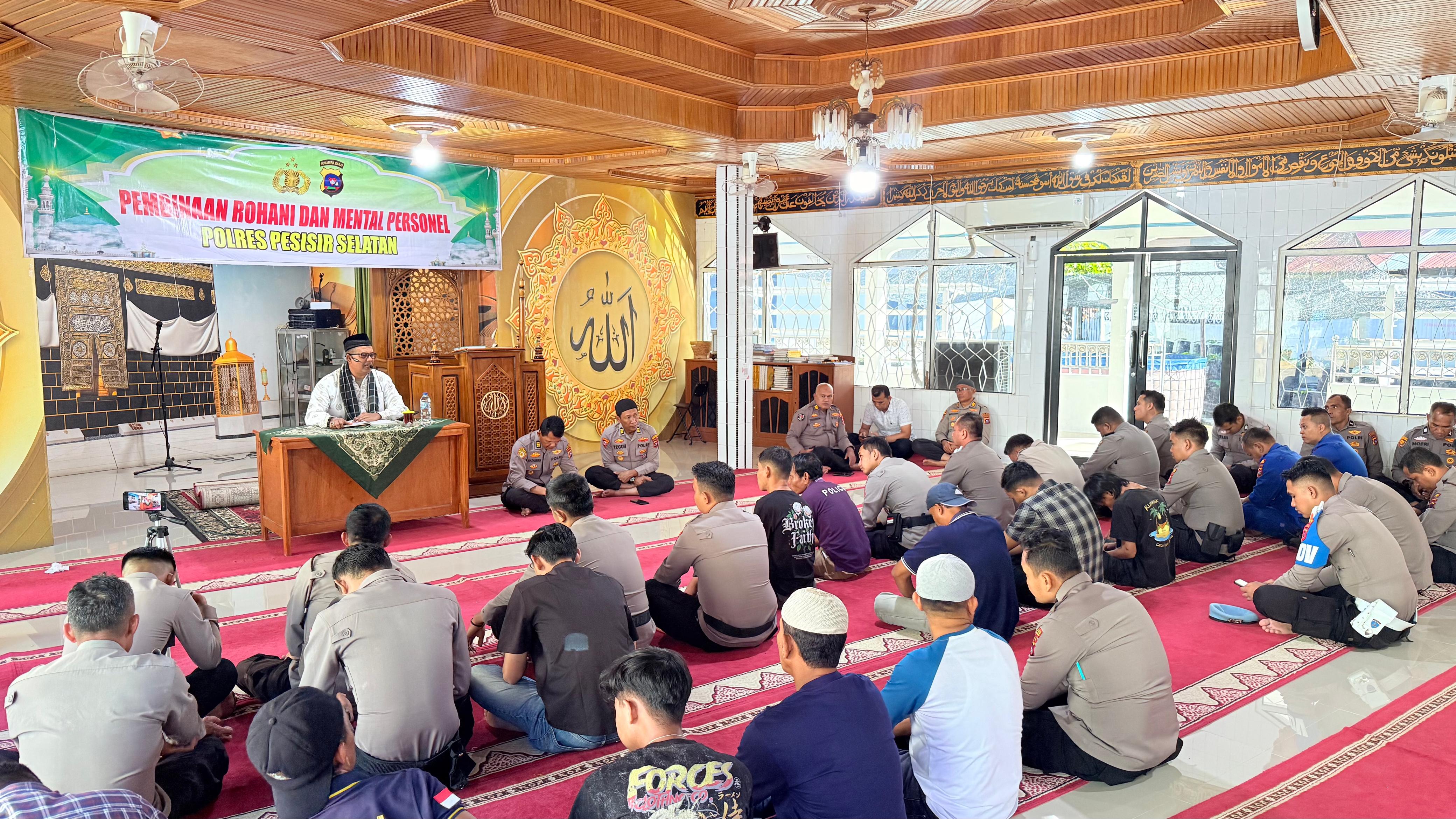 Waka Polres Pesisir Selatan Sampaikan Tausiyah Binrohtal, Ajak Personel Tingkatkan Ketakwaan dan Dedikasi Tugas
