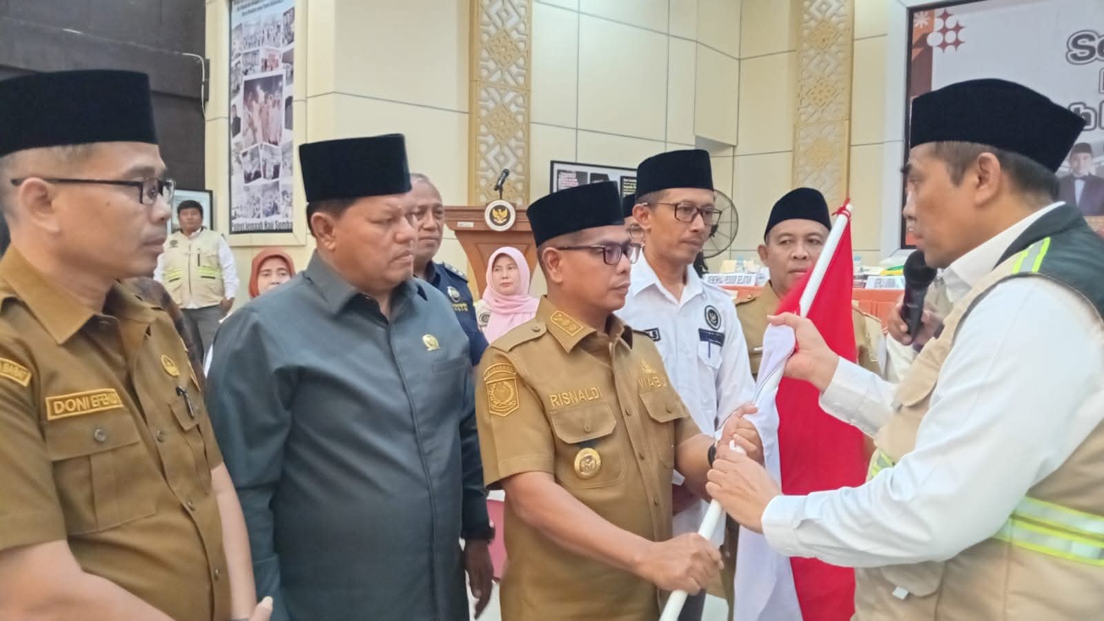 Wakil Bupati Risnaldi Ibrahim Sambut Kedatangan Jemaah Haji Pesisir Selatan