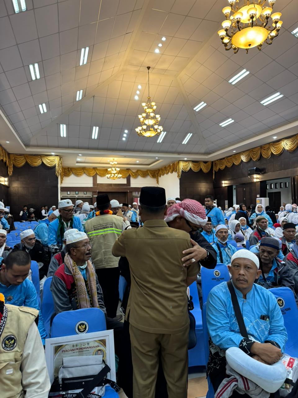 Sambut Kepulangan Jemaah Haji, Wabup Risnaldi Ajak Jadi Suri Teladan di Tengah Masyarakat