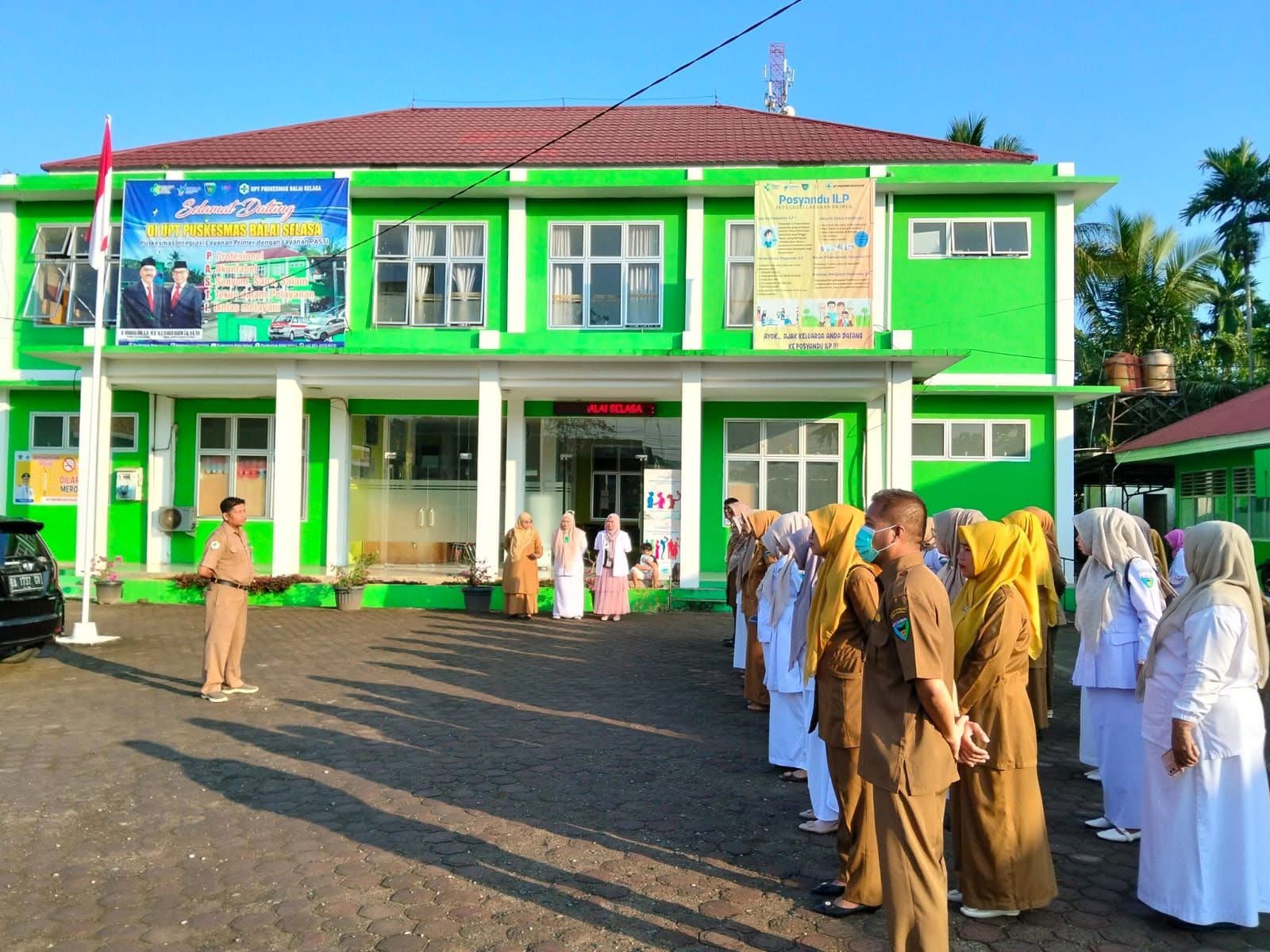 Pimpin Apel Pagi, Kepala Puskesmas Balai Selasa Kebut Target Imunisasi dan Persiapkan Sunat Massal