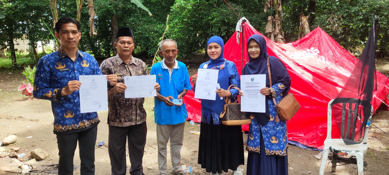 Jemput Bola, Disdukcapil Pesisir Selatan Pastikan Hak Administrasi Korban Kebakaran Tetap Terpenuhi