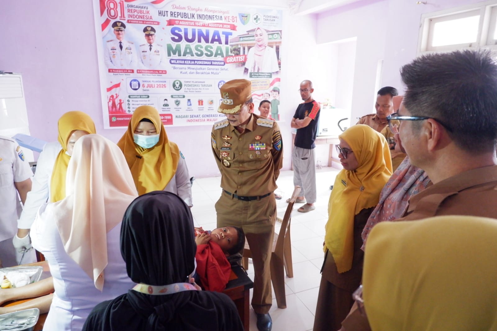 Sambut HUT RI ke-81, Pemkab Pessel Gelar Rangkaian Bakti Sosial Mulai Sunat Massal hingga Operasi Katarak Gratis