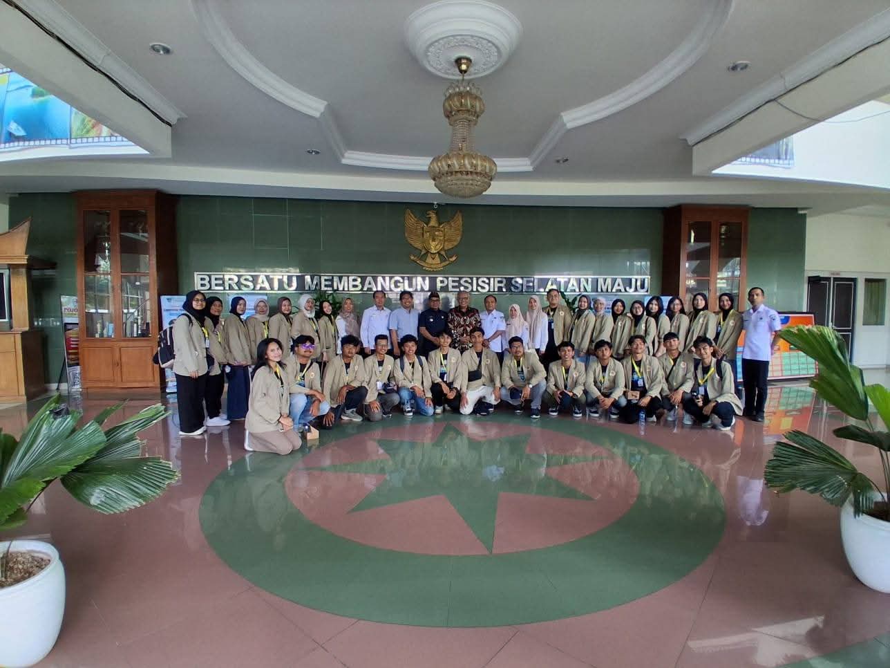 Mahasiswa KKN UGM Lakukan Audensi dengan Pemerintah Kabupaten Pesisir Selatan