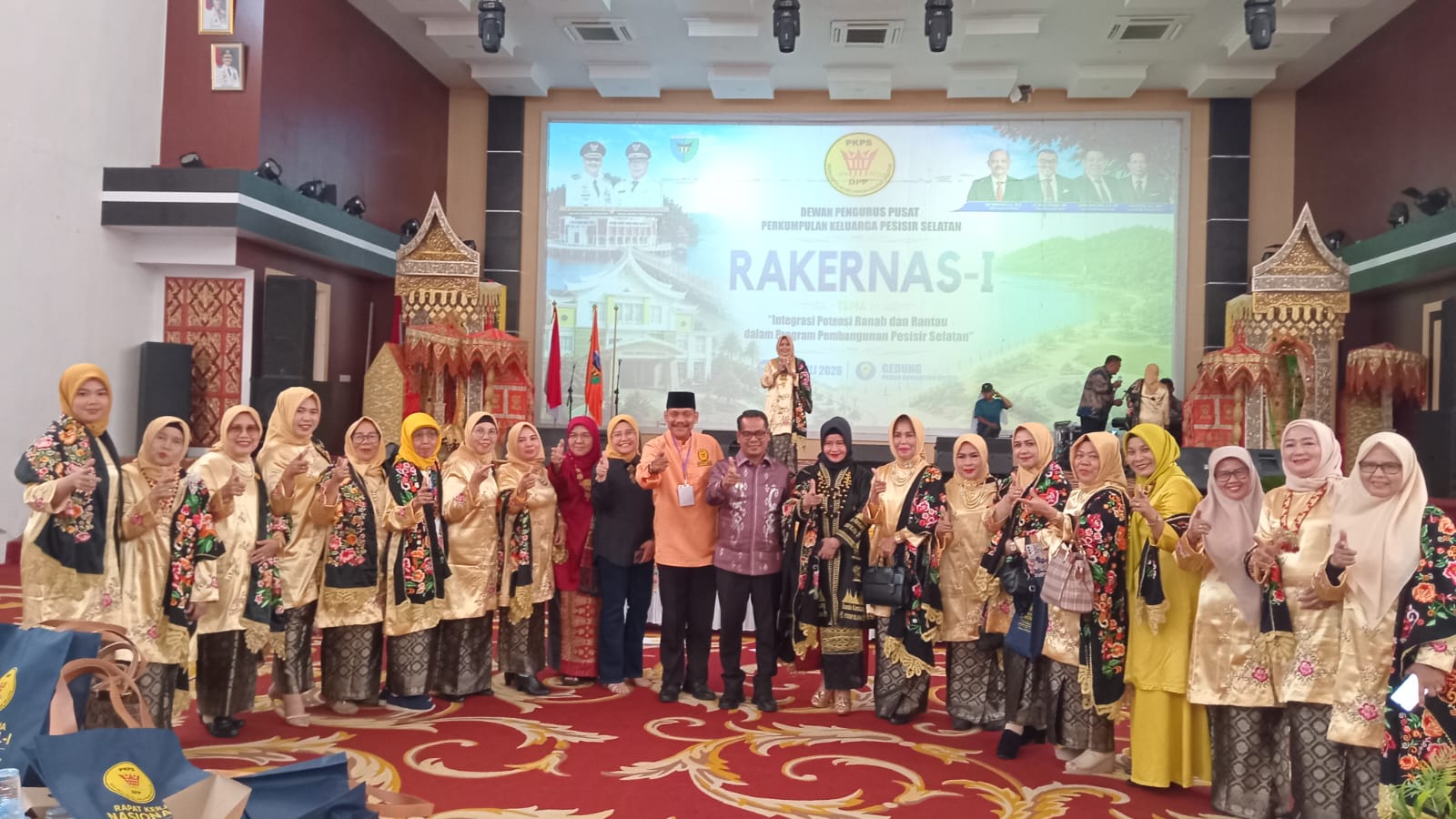 Wabup Risnaldi Tutup Rakernas I PKPS, Tegaskan Sinergi Ranah dan Rantau Kunci Kemajuan Pesisir Selatan