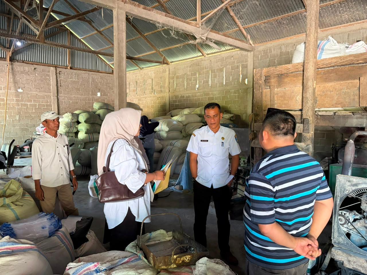 Dinas Perikanan dan Pangan Pesisir Selatan Dampingi Peninjauan Bantuan Revitalisasi Mesin Penggiling Padi di Lengayang