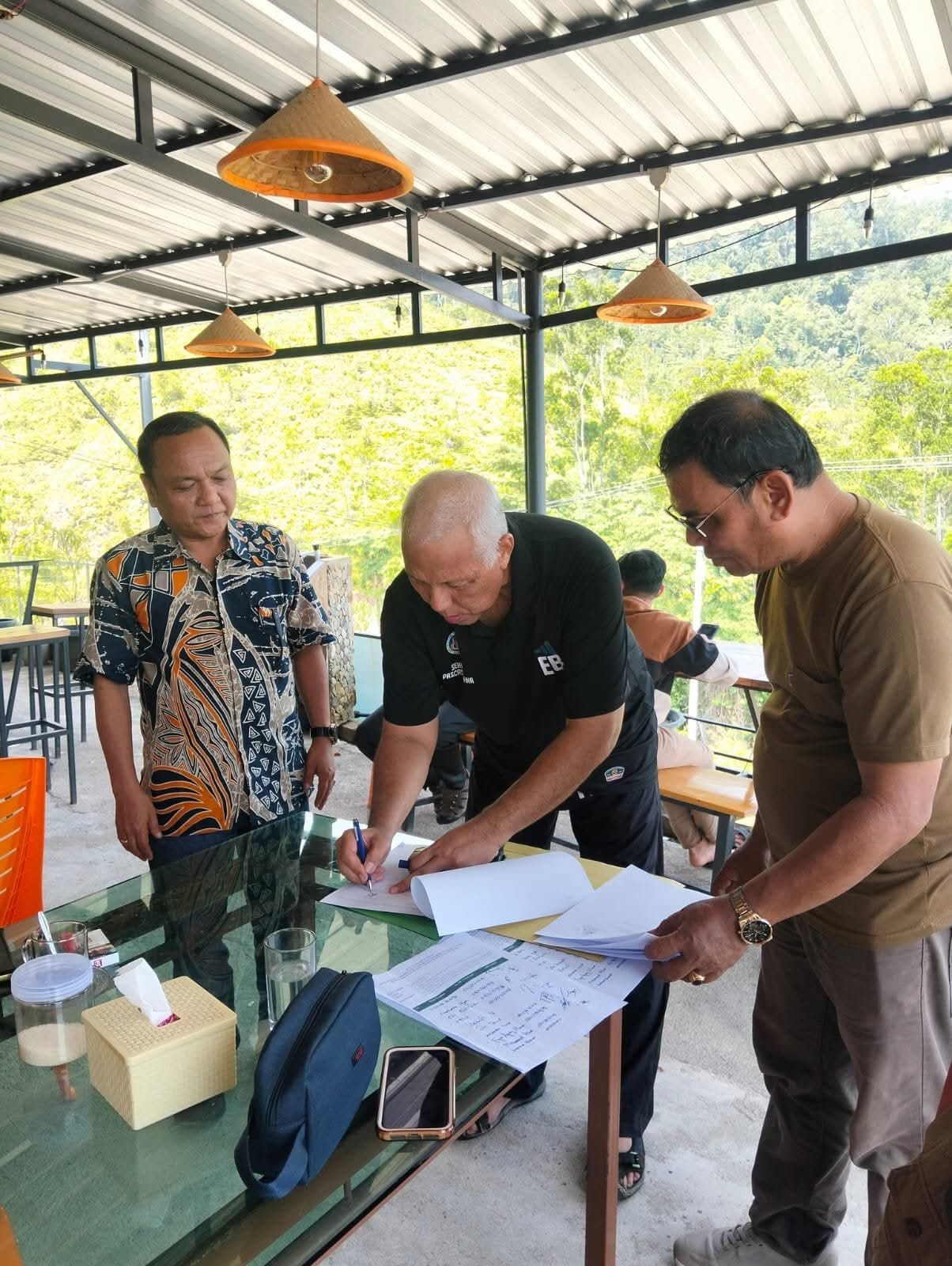 Eco Sport Plogging Jadi Inovasi UNP untuk Wisata Bersih di Kawasan Mandeh