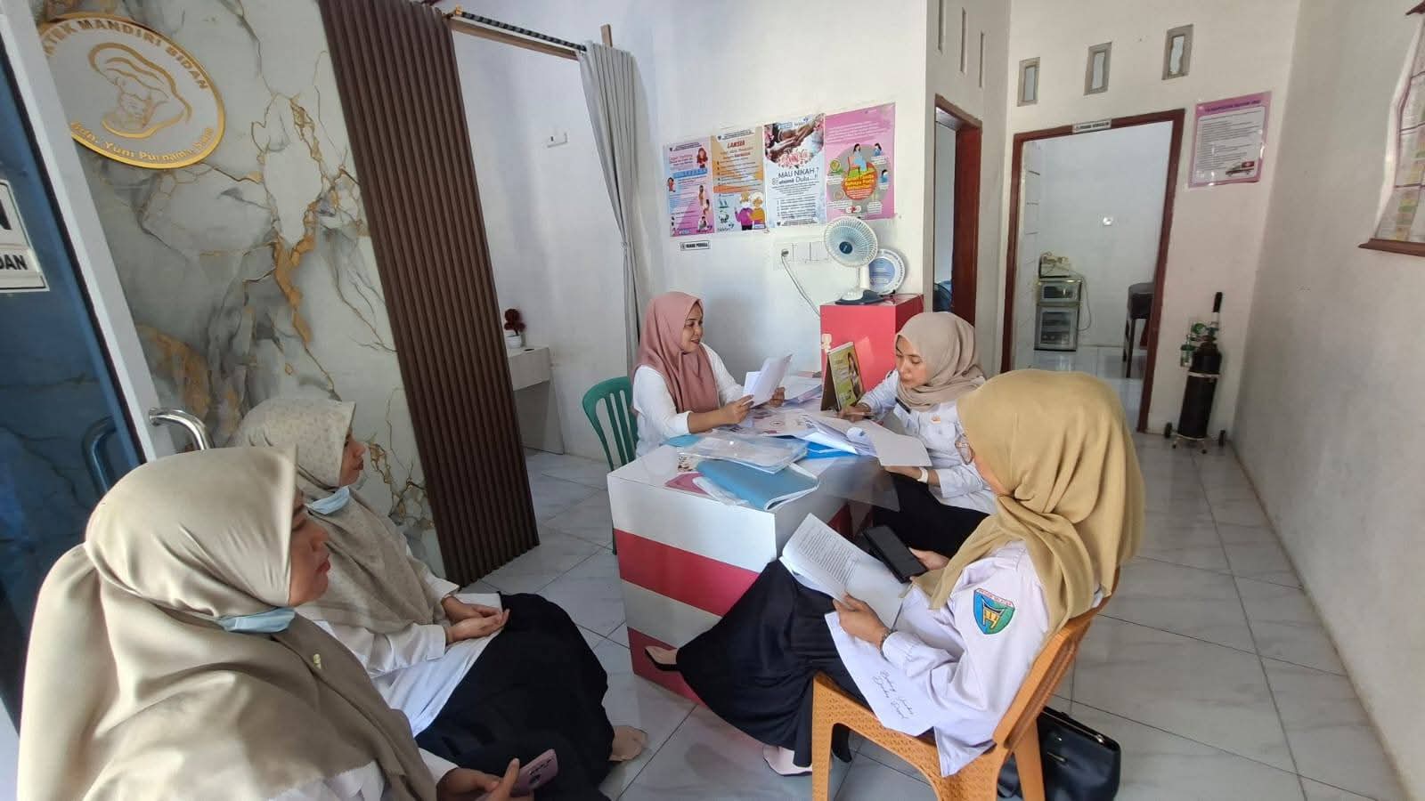 Dinkes PPKB Pessel Laksanakan Visitasi Praktik Mandiri Bidan di Pasar Kuok dan Surantih