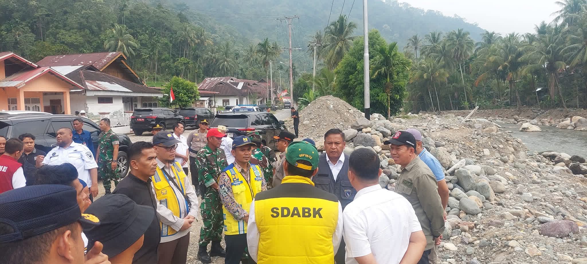 Kasatgas PRR Tinjau Langsung Penanganan Banjir dan Longsor di Pesisir Selatan
