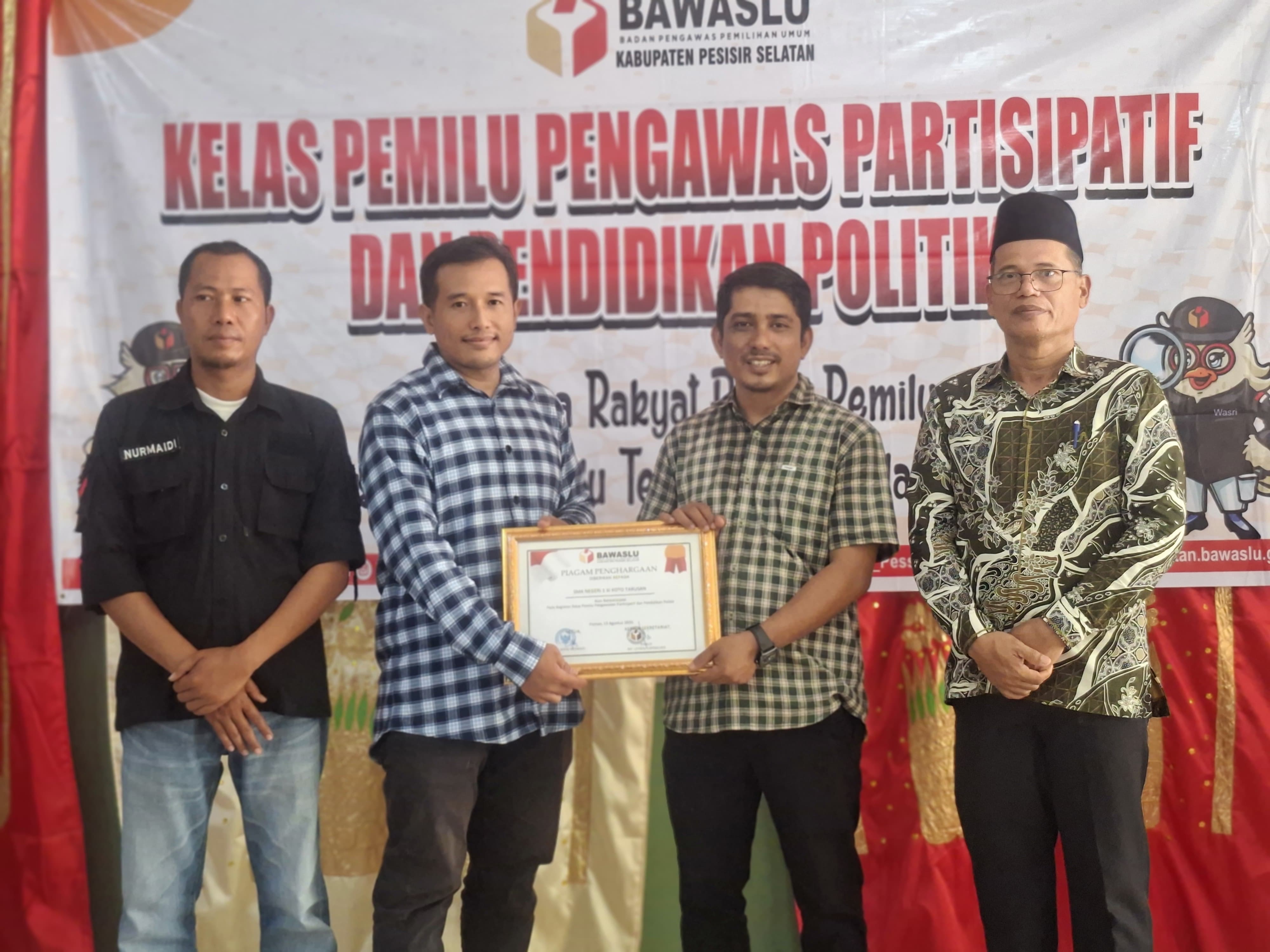 Bawaslu Pessel Cetak Agen Muda Pengawasan Pemilu Lewat Kelas Pemilu di SMAN 1 Koto XI Tarusan