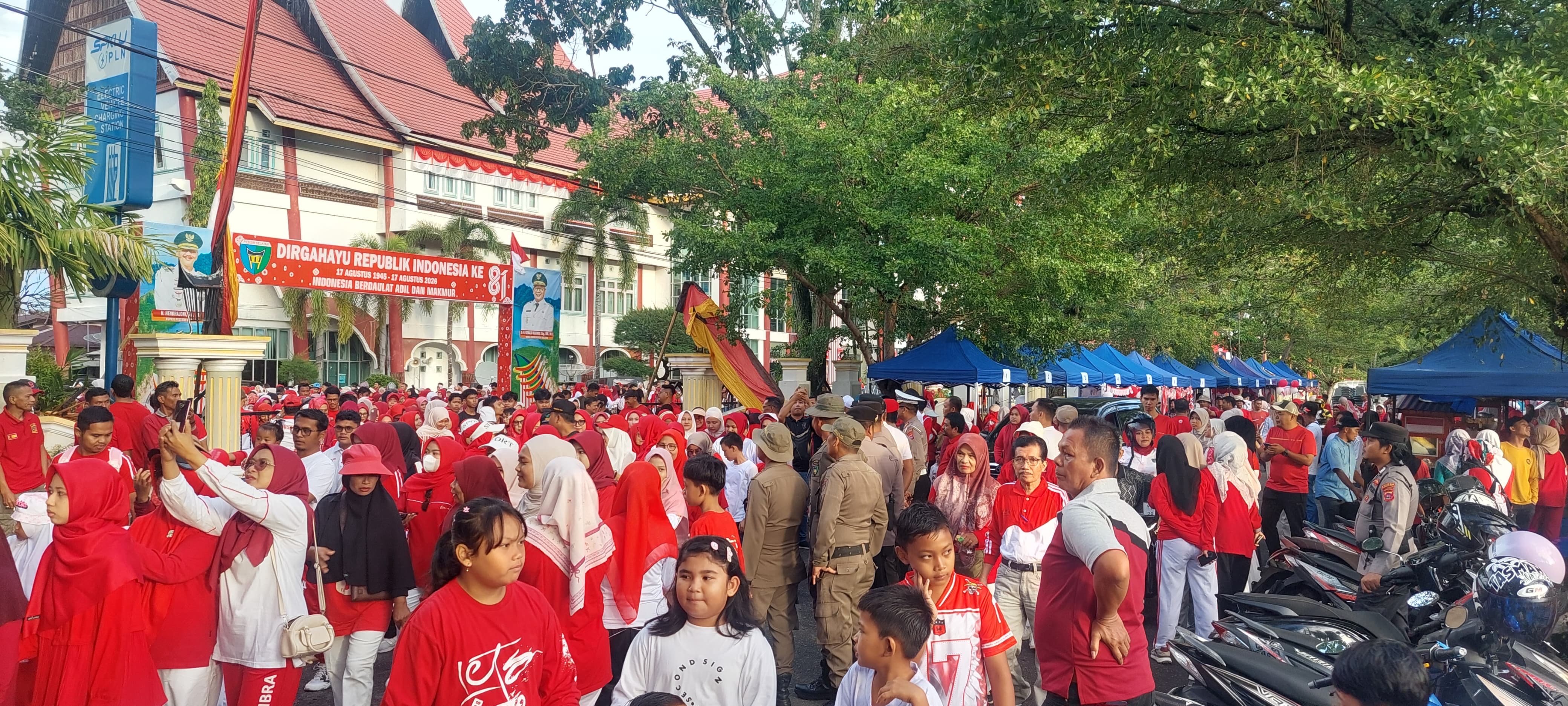Ribuan Warga Meriahkan Funwalk HUT RI ke-81 di Pessel
