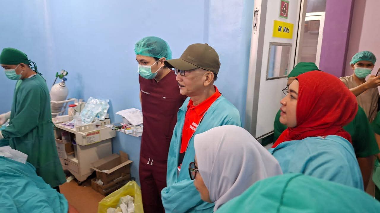 Sambut HUT RI ke-81, Hendrajoni Apresiasi Bakti Sosial Operasi Katarak Gratis di RSUD M ZEIN Painan