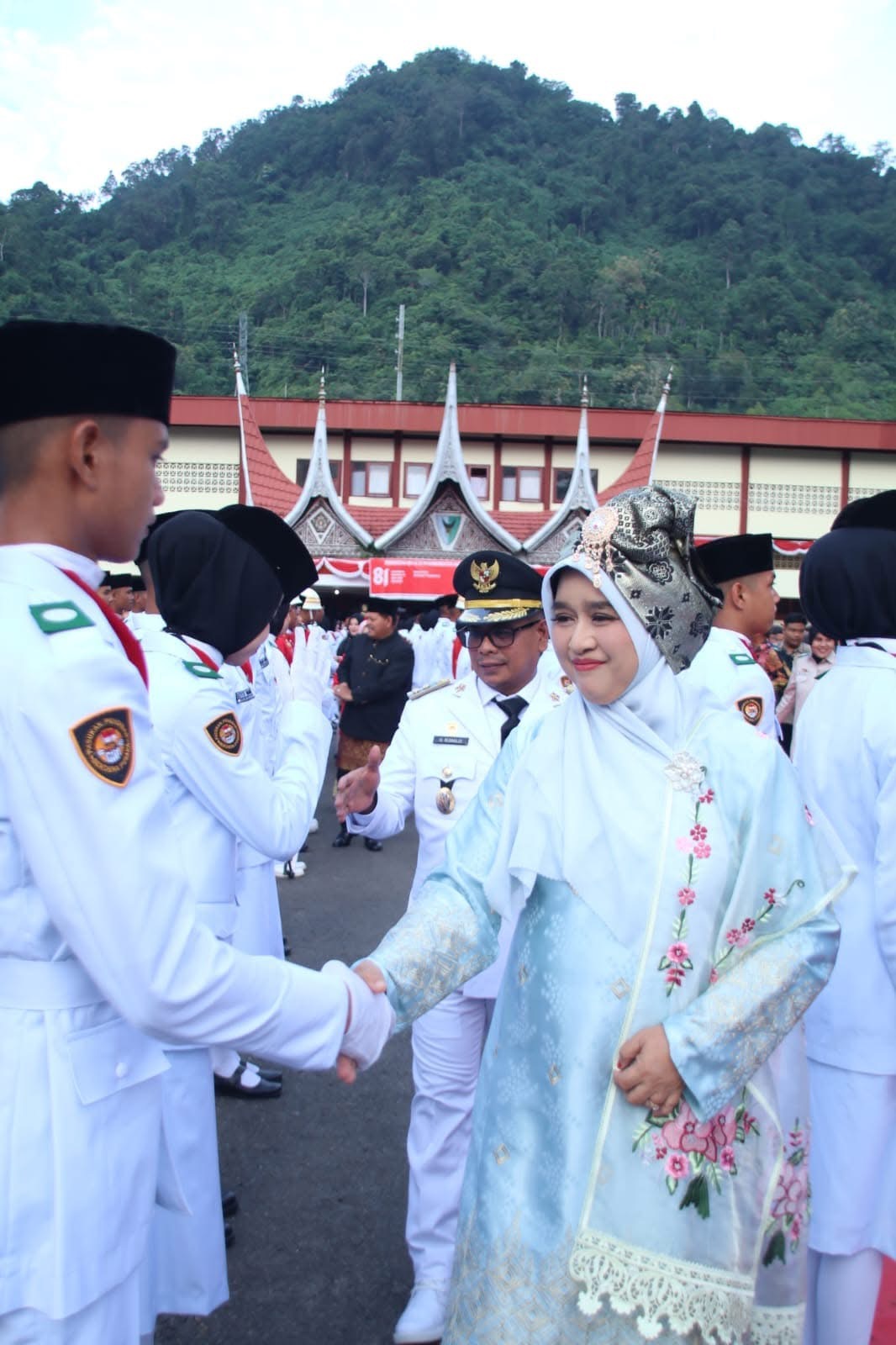 Upacara Penurunan Bendera HUT RI ke-81 di Pessel Berlangsung Khidmat, Wabup Risnaldi Ibrahim Apresiasi Dedikasi Petugas