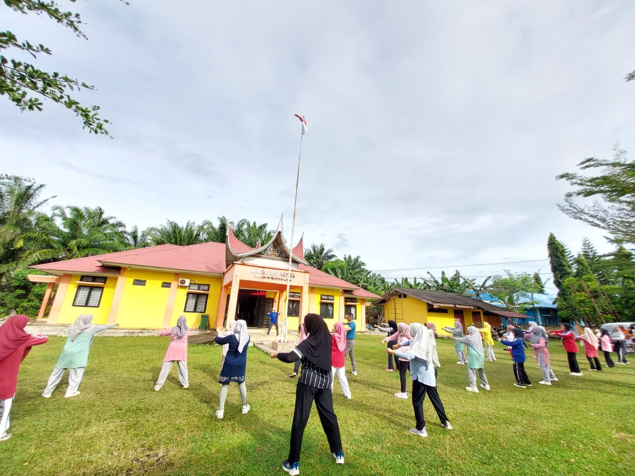 Langkah Nyata Menuju Progul Nagari Sehat, TP PKK Kecamatan Airpura Gelar Senam Pagi Bersama 