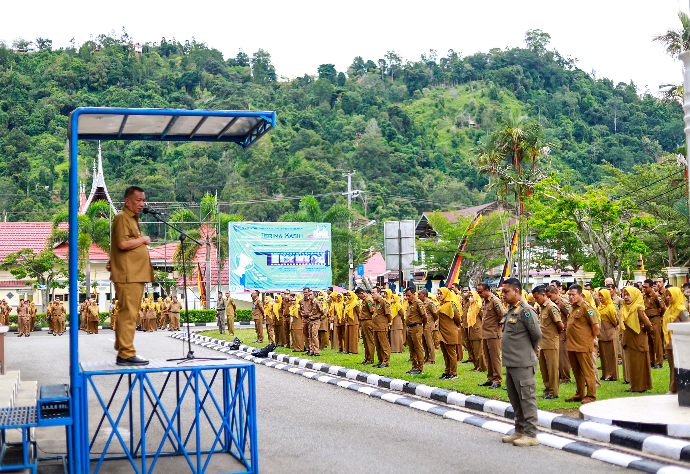 Bupati Pesisir Selatan minta OPD kendalikan harga dan inflasi akibat kenaikan BBM