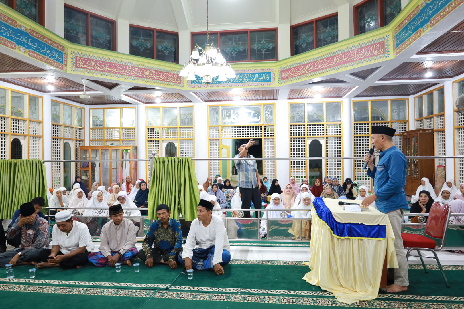 Safari Ramadhan 2023, Sekda Serahkan Bantuan Rp 10 juta Rupiah Untuk Mesjid Baiturahim