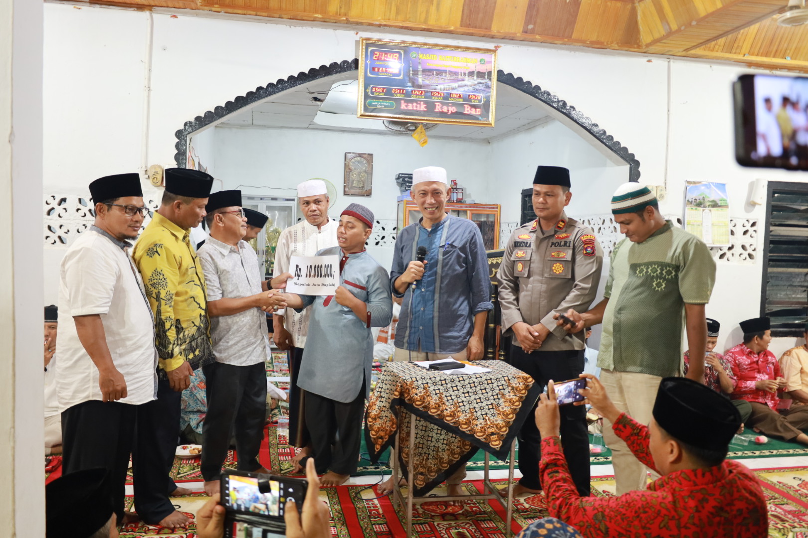 Sekda Mawardi Roska Safari Ramadhan di Masjid Baiturahman Punggasan.
