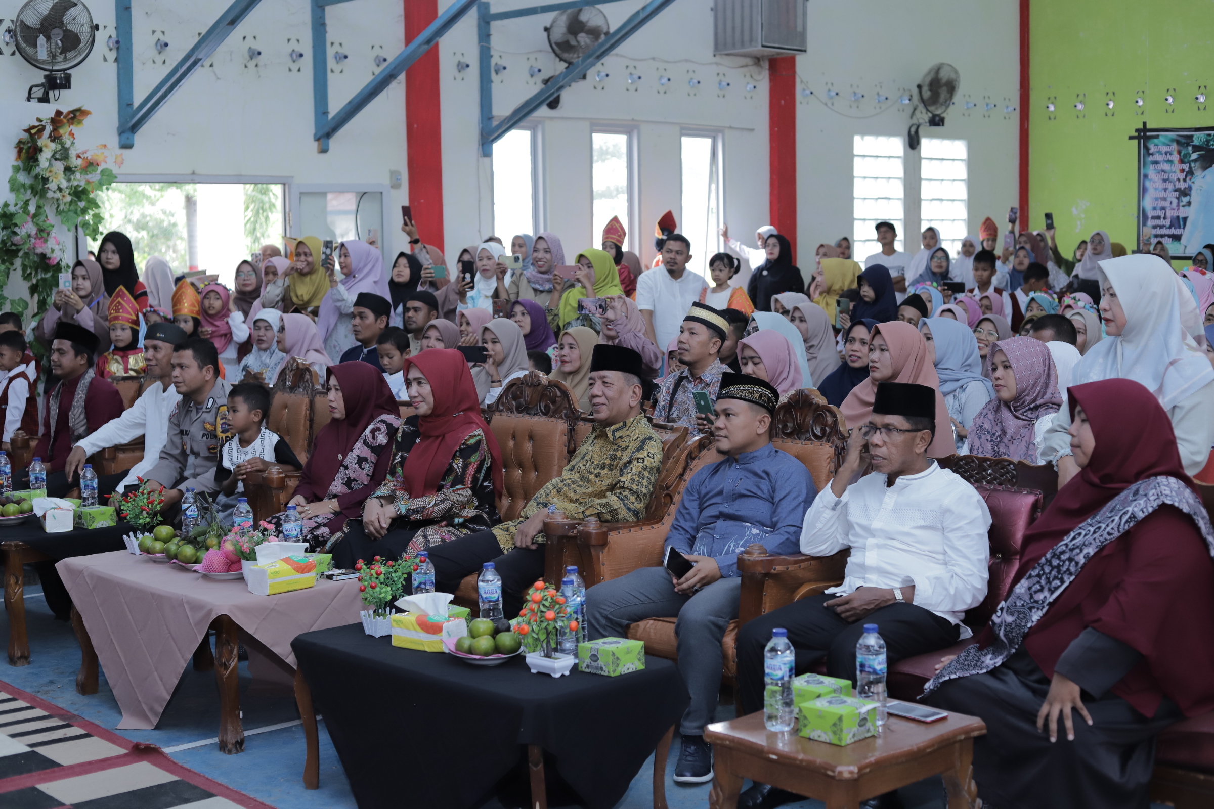 Bupati Rusma Yul Anwar Hadiri Wisuda Tahfidz dan Perpisahan Siswa VI SDIT Al Qudwah Surantih