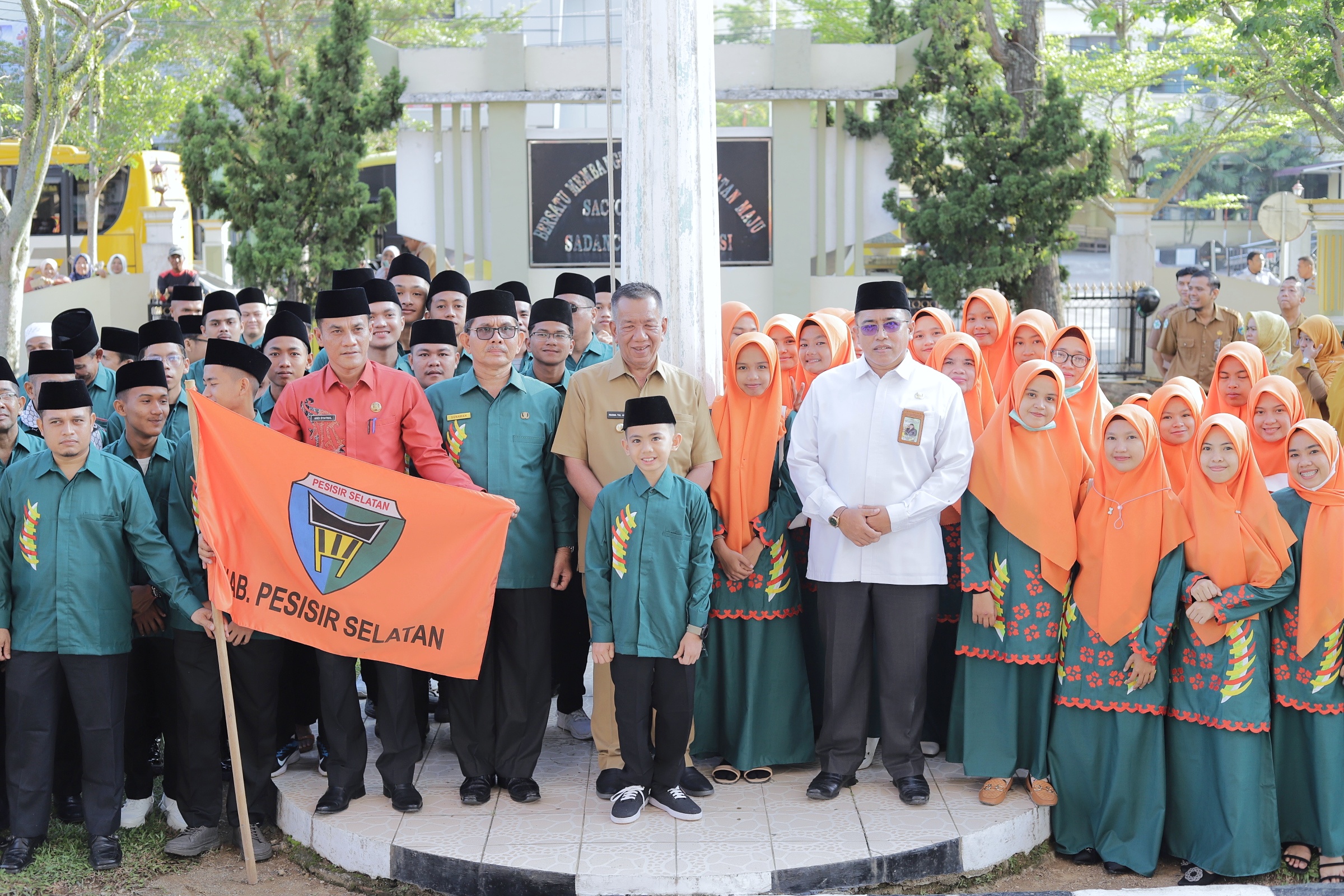 Bupati Rusma Yul Anwar Lepas Kafilah MTQ Nasional ke 40