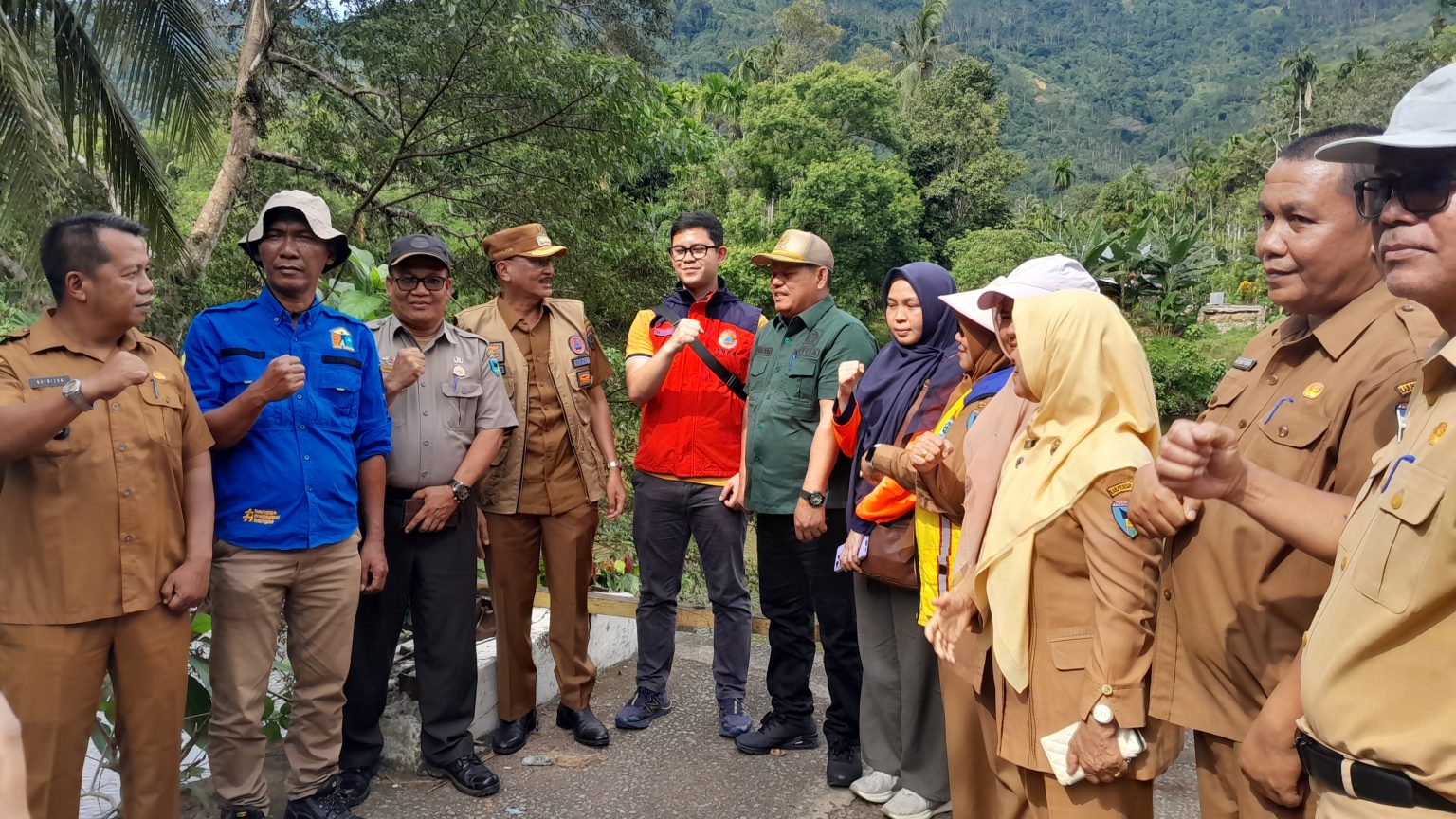 Bupati Pessel dan BNPB Pusat Tinjau Jembatan Gantung Hanyut di Kampung Tanjung Tarusan