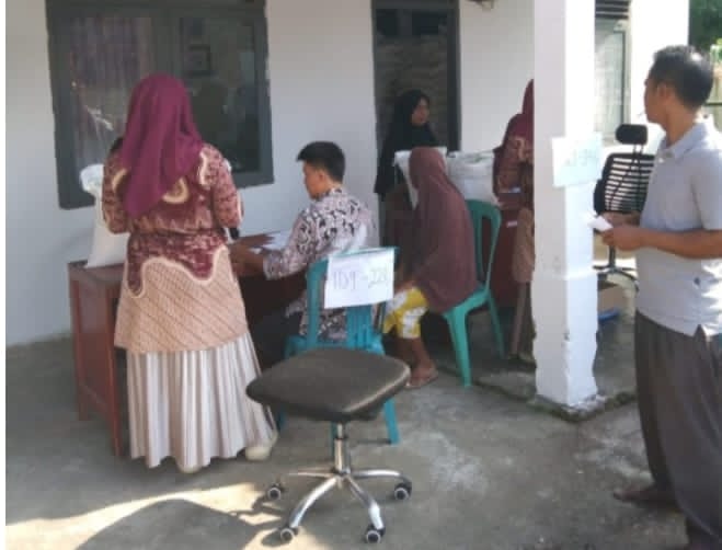 Pemnag Muara Kandis Punggasan Salurkan 30 Kg Beras untuk KPM