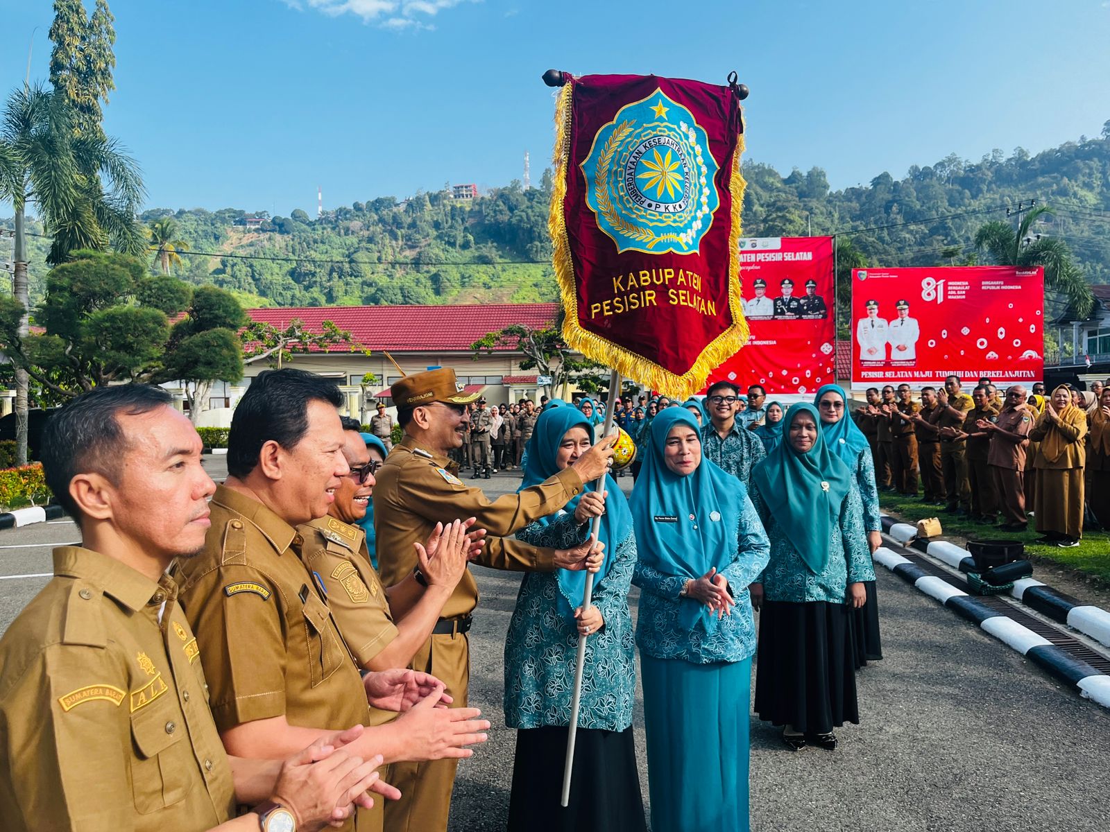 Hendrajoni Lepas 45 Kader PKK Pesisir Selatan Berlaga di Jambore Sumbar