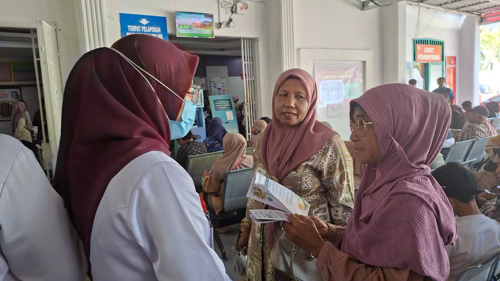 Mahasiswa D3 Gizi Poltekkes Edukasi Pasien RSUD Muhammad Zein Painan tentang Melena