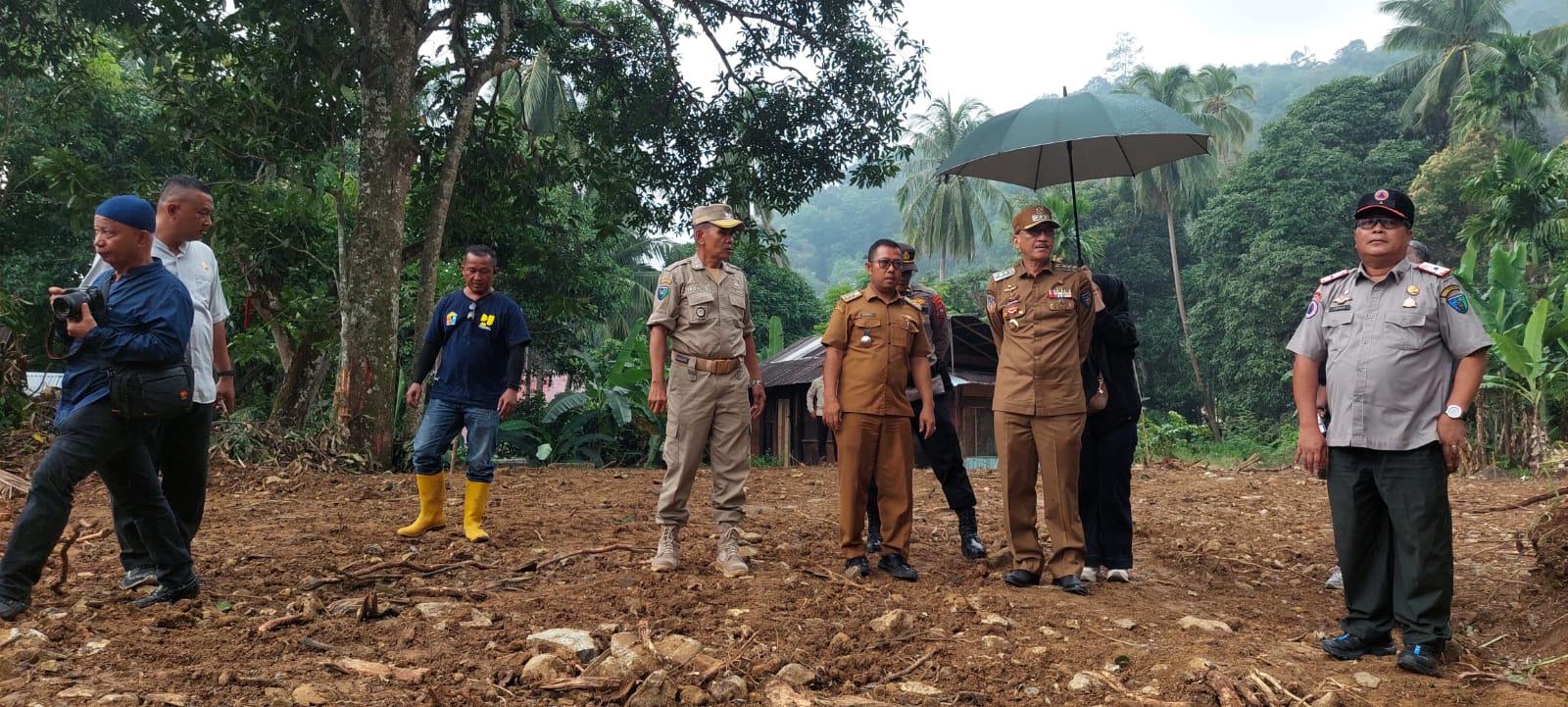Dari Huntara Menuju Huntap, Bupati Hendrajoni Pastikan Pemulihan Warga Bayang Utara Berlanjut