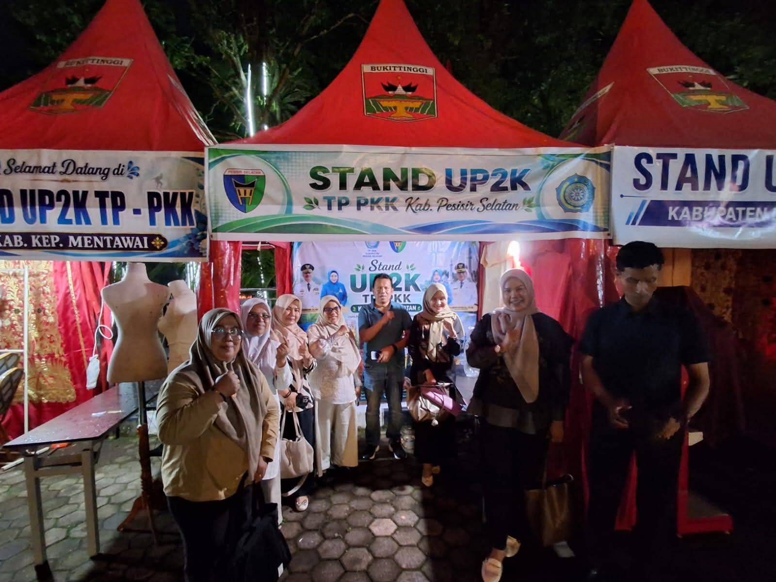 Sekda Pessel Bersama Rombongan Kunjungi Peserta Jambore PKK, Beri Dukungan dan Semangat