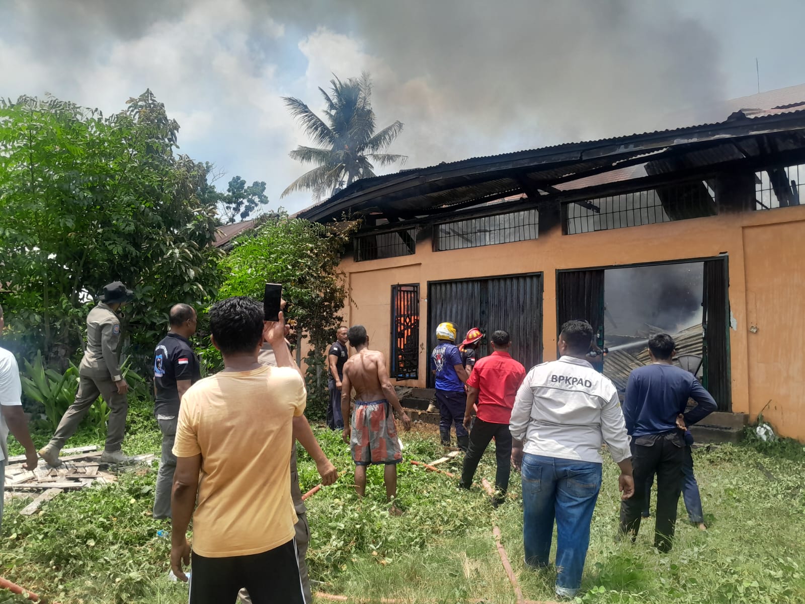 Gudang di Komplek Pertanian Pessel Terbakar, Api Berhasil Dipadamkan Sebelum Merembet