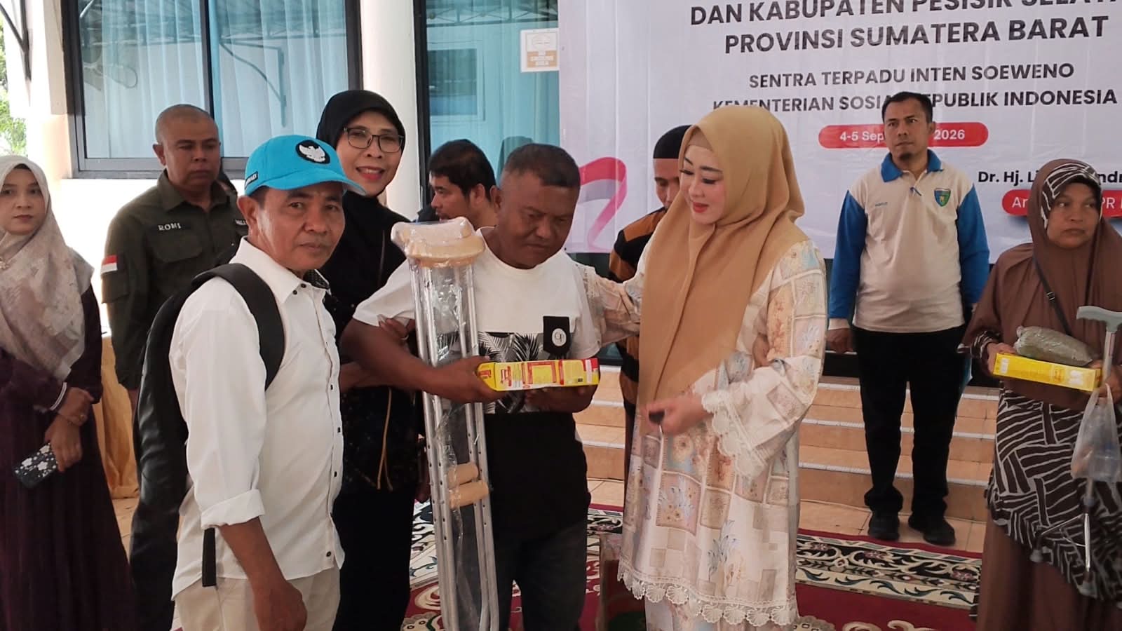 Lisda Hendrajoni Salurkan Bantuan ATENSI Rp563 Juta untuk 233 Warga Pessel