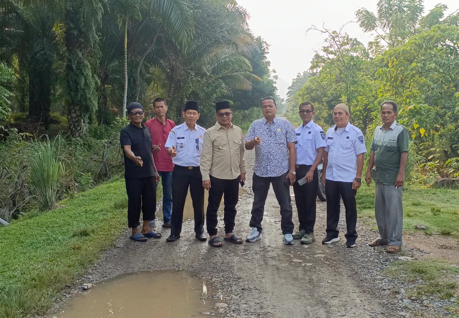 Wabup Risnaldi Tinjau Jalan Rusak di Sutera, Akses Evakuasi dan Ekonomi Warga Jadi Perhatian