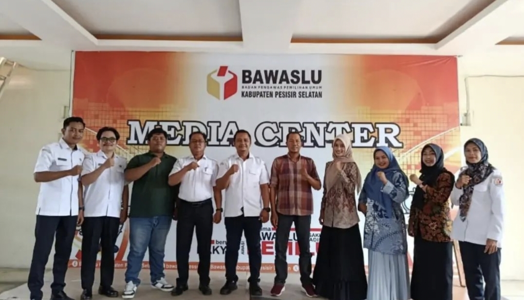 Bawaslu Terima Kunjungan Organisasi Komunitas Digital Pengawasan Pemilu Pesisir Selatan