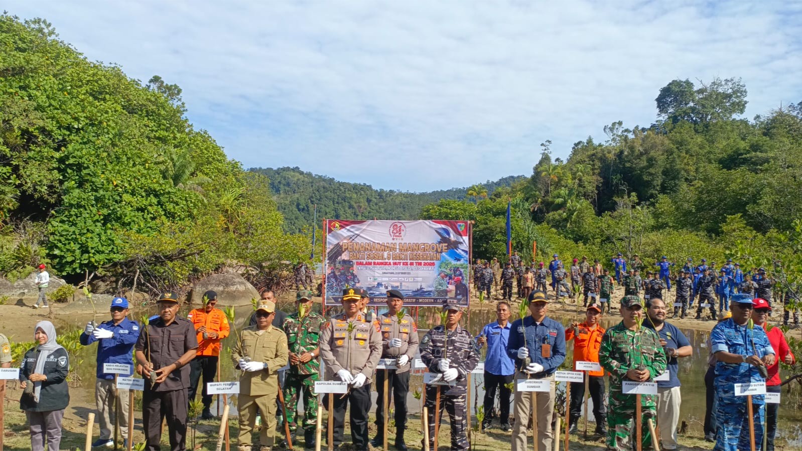 HUT ke-81 TNI, Sinergi TNI dan Pemkab Pessel Diperkuat Lewat Aksi Lingkungan dan Sosial