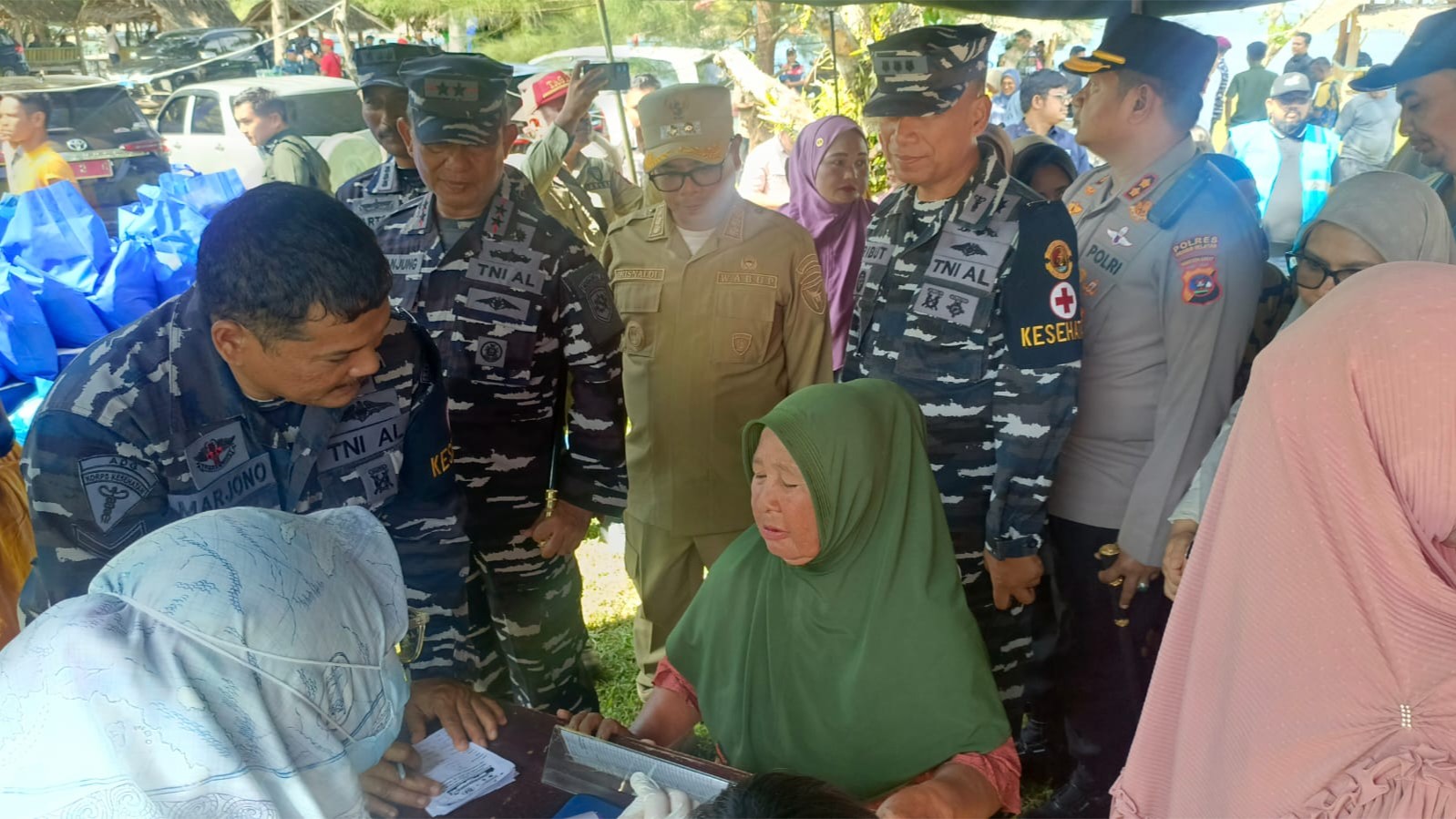 Dankodaeral II dan Wabup Risnaldi Tinjau Posko Bakti Kesehatan di Pantai Manjuto