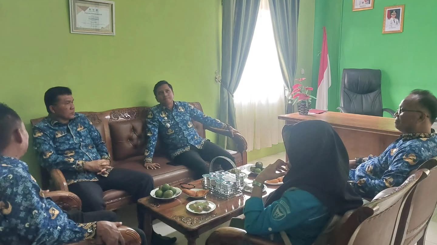 Tim Kabupaten Pesisir Selatan Lakukan Monev Pelaksanaan Administrasi di Kantor Camat Airpura